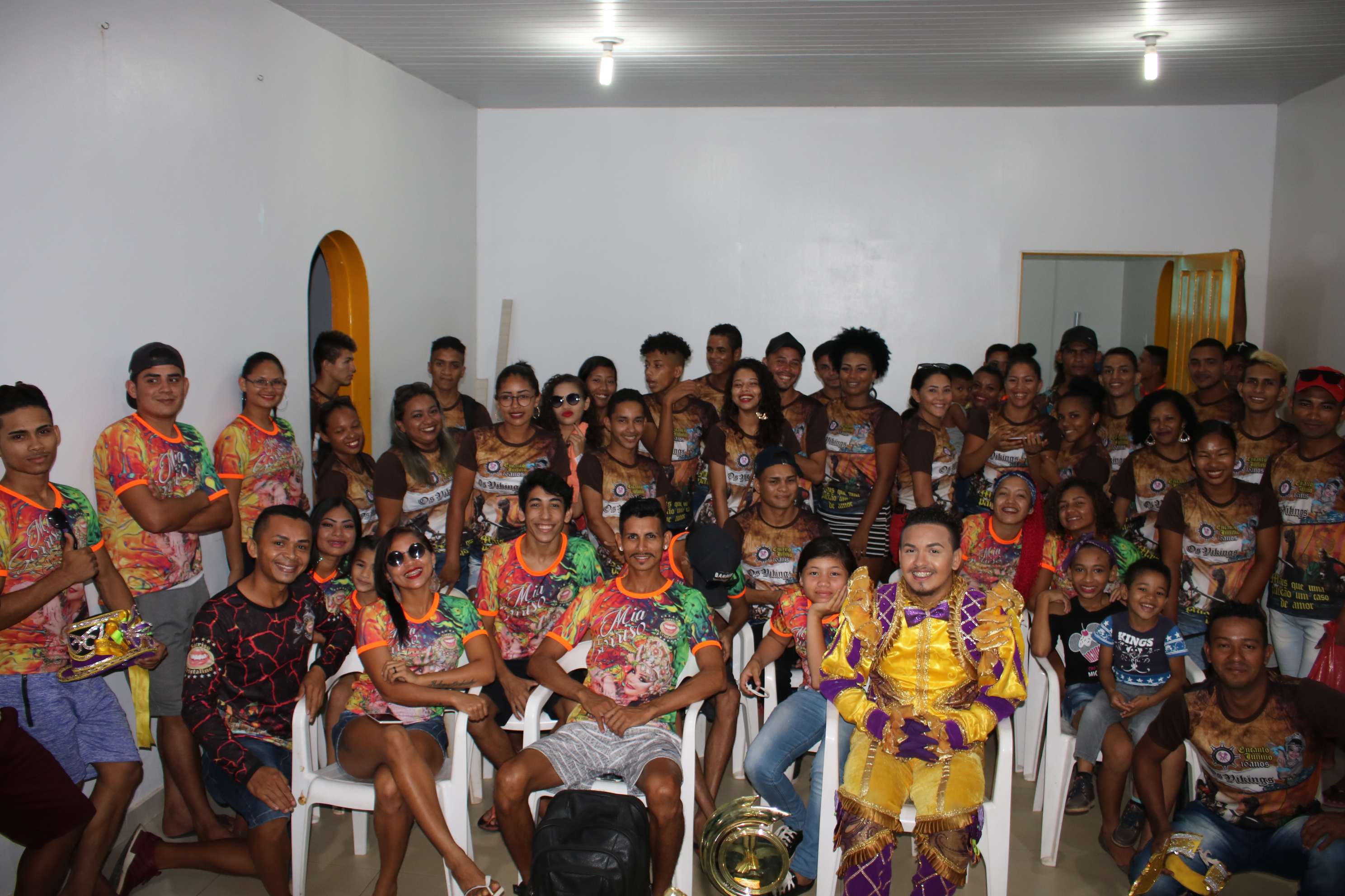 Prefeito entrega Comendas à Sorriso Cristalino e Encanto Junino.